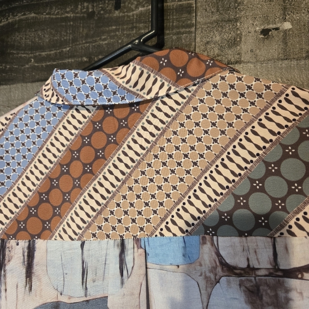 Abstract Patterned Button-Up Shirt - Picture 7 of 7